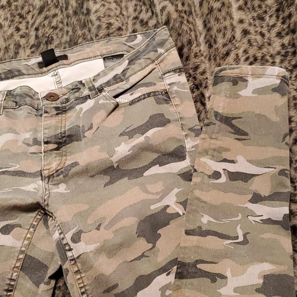 H&M Camo Stretch Skinny Jegging - Picture 2 of 7